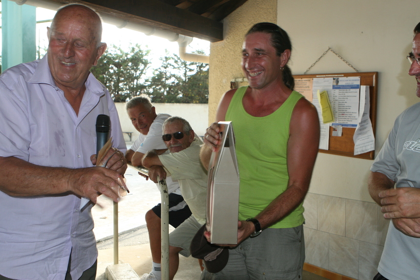 HOURRA! POUR LE VAINQUEUR HOURRA! POUR LE VAINQUEUR