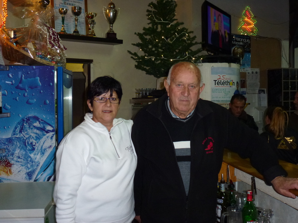 le president d'honneur et la tresorière le president d'honneur et la tresorière