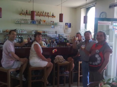 En plein échauffement avant Concours( je crois qu'il faudra faire des testes d'antidopage même a la pétanque )