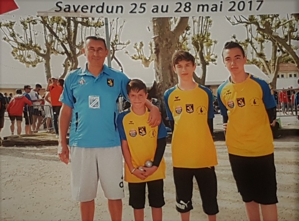 L'équipe d'Anthony Bernal avec son coach Laurent Petit L'équipe d'Anthony Bernal avec son coach Laurent Petit