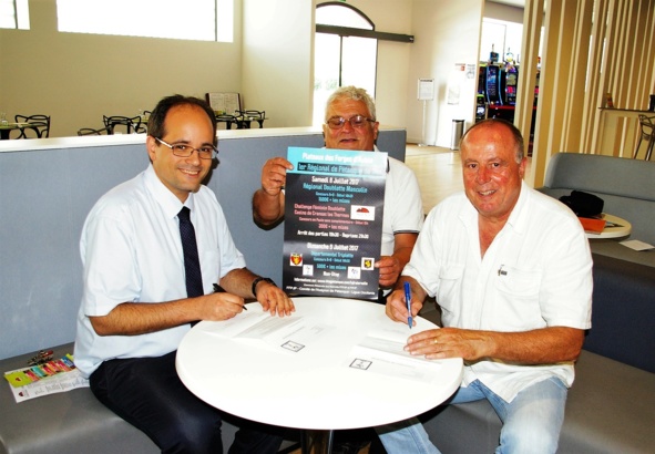 Signature de la convention avec Casino Cransac les Thermes, partenaire principal du concours féminin
