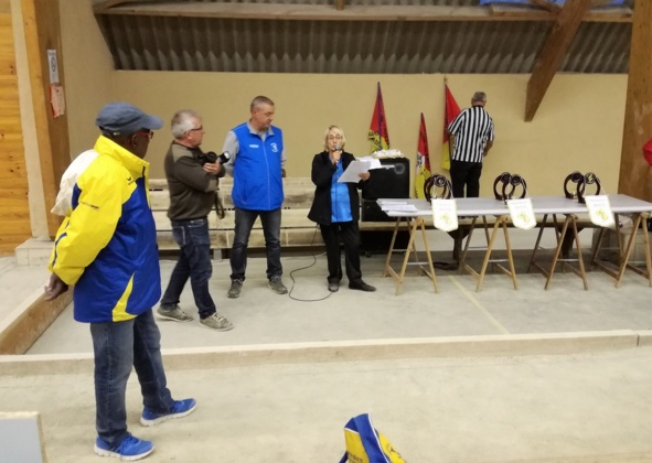 Andrée Privat (membre du Comité) lors de la remise des récompenses Andrée Privat (membre du Comité) lors de la remise des récompenses