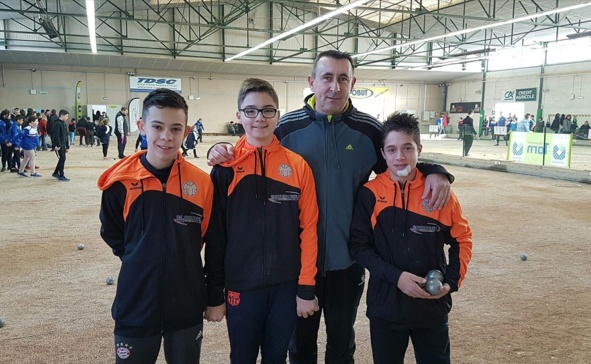 1/2 finaliste Enzo, Louis, Anthony avec le coach Laurent Petit