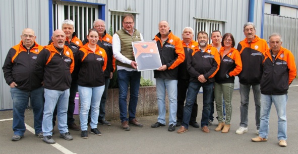 Un maillot collector remis à Patrick Bourdoncle en présence de Licenciés Un maillot collector remis à Patrick Bourdoncle en présence de Licenciés