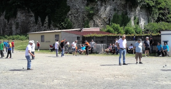 Vue d'ensemble sur le Plateau des Forges pris d'assaut par les Pétanqueurs!