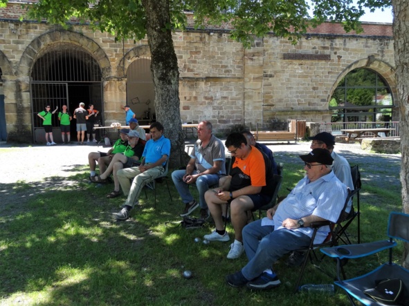 Tout le monde très attentif, particulièrement le coach Bruno. Tout le monde très attentif, particulièrement le coach Bruno.