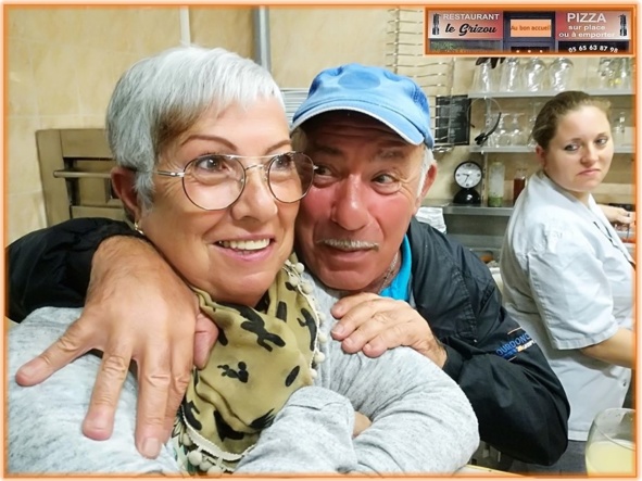 Conchita et Manu souriants au Grizou Conchita et Manu souriants au Grizou