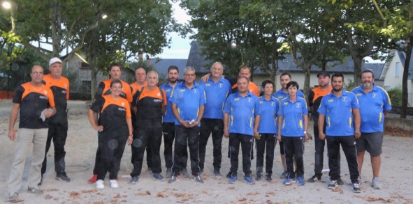 Les deux équipes sur la rampe de lancement Les deux équipes sur la rampe de lancement