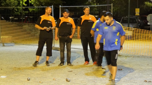 La triplette Frédéric/Jérôme et Stewe chute après une belle partie et toujours avec le sourire! La triplette Frédéric/Jérôme et Stewe chute après une belle partie et toujours avec le sourire!