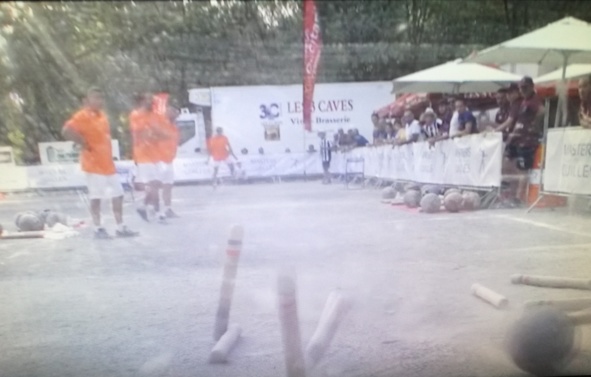 Une boule parfaite qui leur donne un score de neuf Une boule parfaite qui leur donne un score de neuf