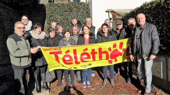 Le Président de la FPG remet le chéque à Mr Yves Valls au profit du téléthon Le Président de la FPG remet le chéque à Mr Yves Valls au profit du téléthon