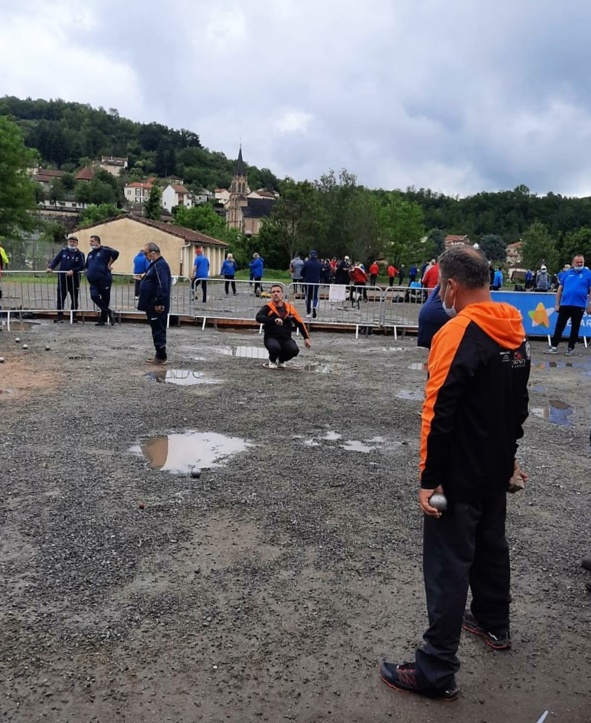 Benoit sous l'œil attentif de Bruno lors de la 1er partie de poule