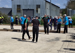 La FPG tout de bleu vêtue, très concentrée pour cette partie après poule La FPG tout de bleu vêtue, très concentrée pour cette partie après poule