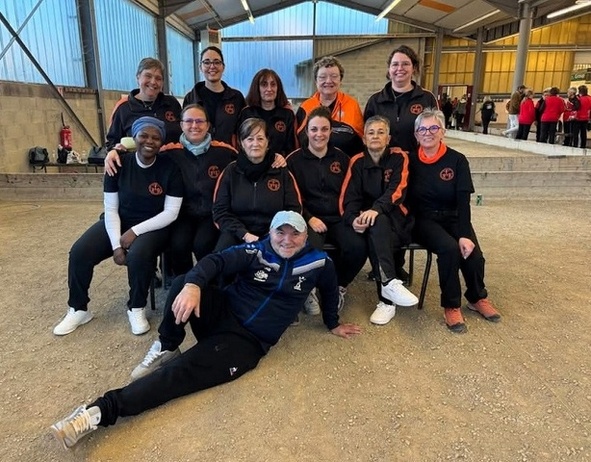 Les 4 triplettes avec le coach Alex Les 4 triplettes avec le coach Alex