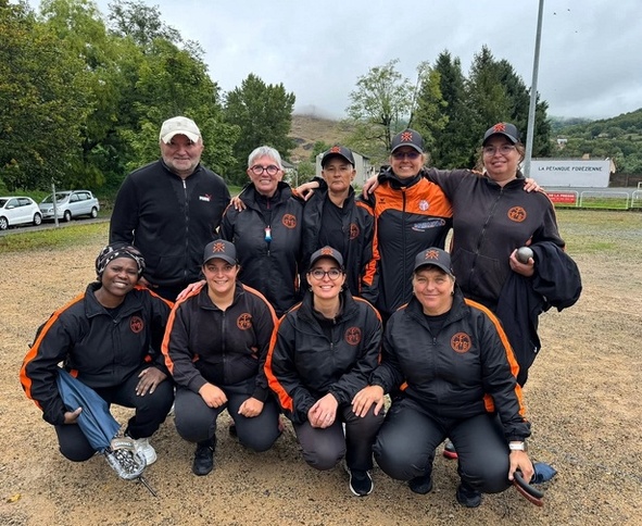 L'équipe féminine à Firmi contre Lunac L'équipe féminine à Firmi contre Lunac