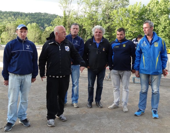 Les Finalistes Doublettes, Marc Nogaret Président du CD 12 et Mr l'arbitre de Ligue Les Finalistes Doublettes, Marc Nogaret Président du CD 12 et Mr l'arbitre de Ligue