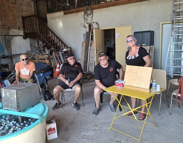 Merci, Viviane, Michel, François et Yves présents sur la photo; Félicitations à tous les membres du Club pour leur dévouement et attention pendant toute la journée !!
