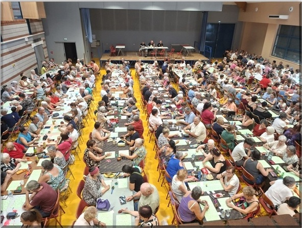 Une salle des fêtes bien remplie !