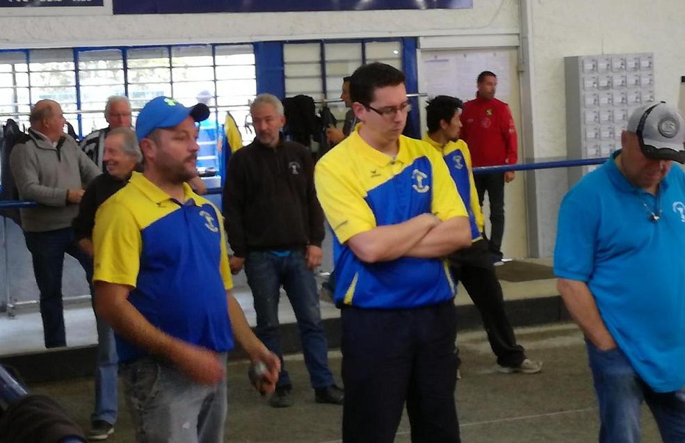 Les doublettes en arrière plan Jean-Louis et Laurent toujours invaincu en doublette Les doublettes en arrière plan Jean-Louis et Laurent toujours invaincu en doublette