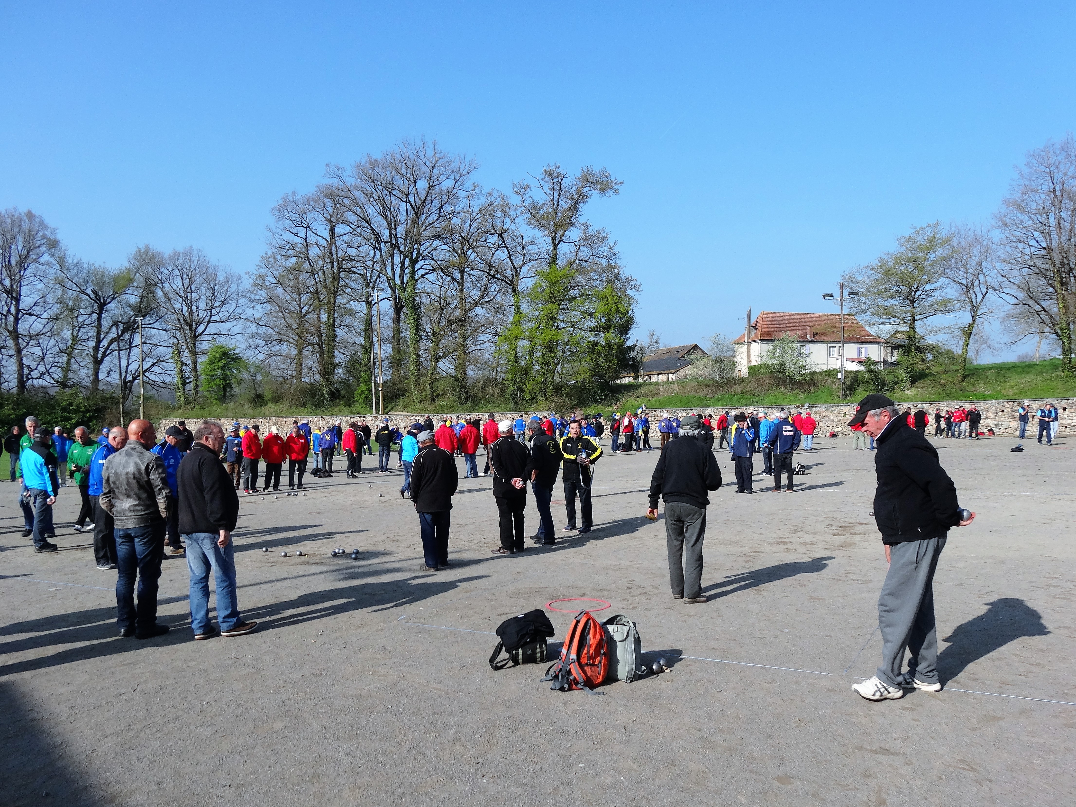 Une belle affluence sous un soleil printanier!