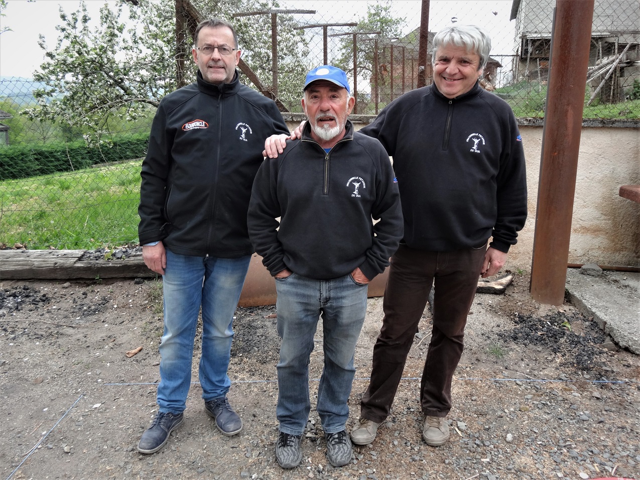 L'équipe de la Fraternelle qui représentera le district les 6/7 Mai au Stade Léopold Goryl pour la finale Départementale L'équipe de la Fraternelle qui représentera le district les 6/7 Mai au Stade Léopold Goryl pour la finale Départementale