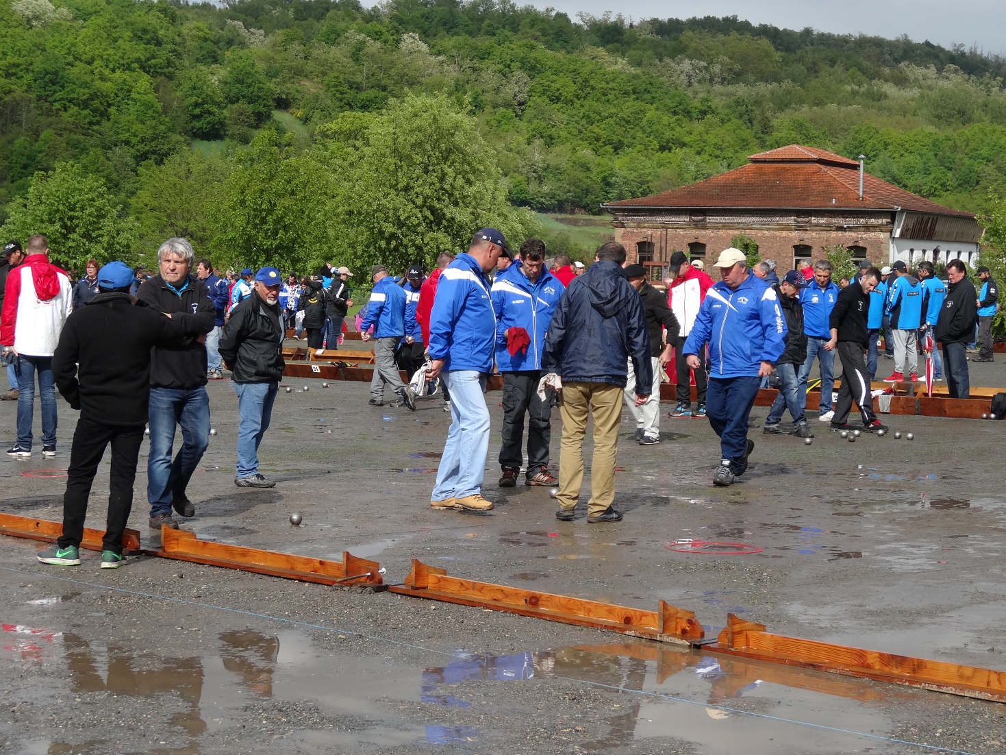 Les terrains dégradés par la pluie, le samedi !