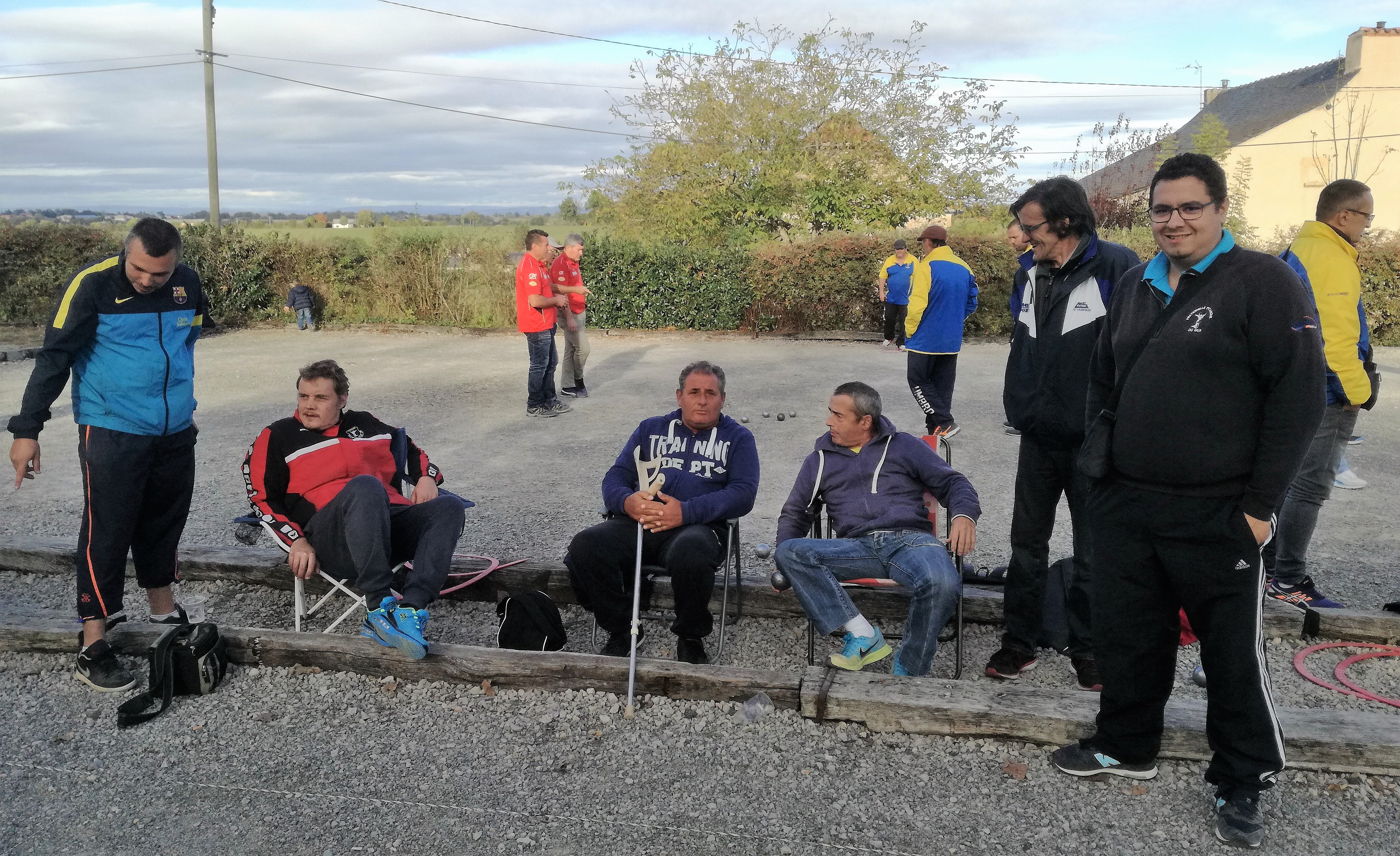 Les supporters et amis Cransacois et le retour sympathique de Bruno Panis sur les terrains, bon courage pour la suite Bruno! Les supporters et amis Cransacois et le retour sympathique de Bruno Panis sur les terrains, bon courage pour la suite Bruno!