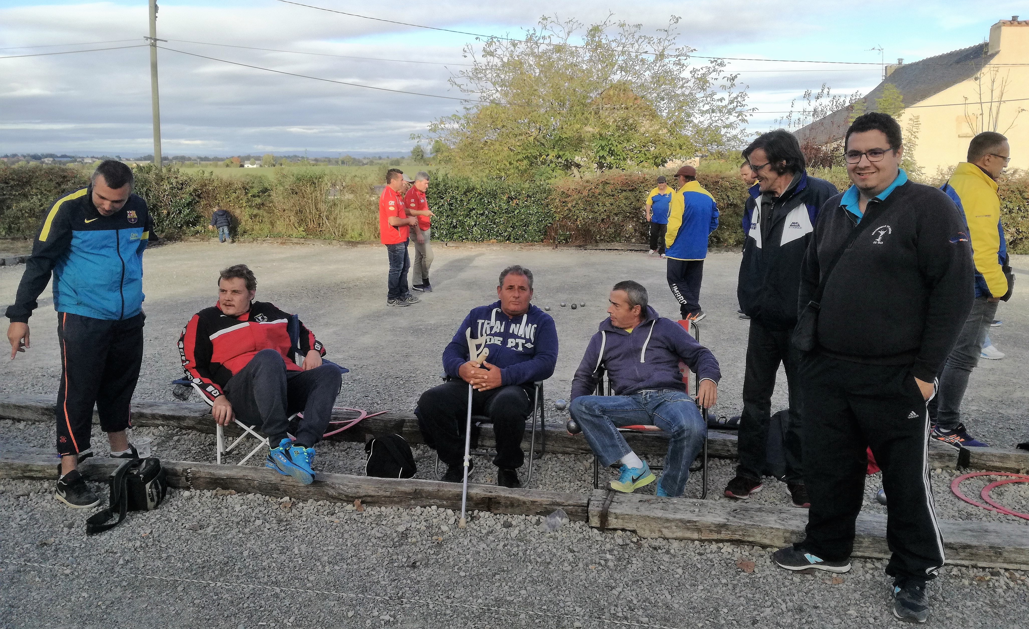 Les supporters et amis Cransacois et le retour sympathique de Bruno Panis sur les terrains, bon courage pour la suite Bruno!