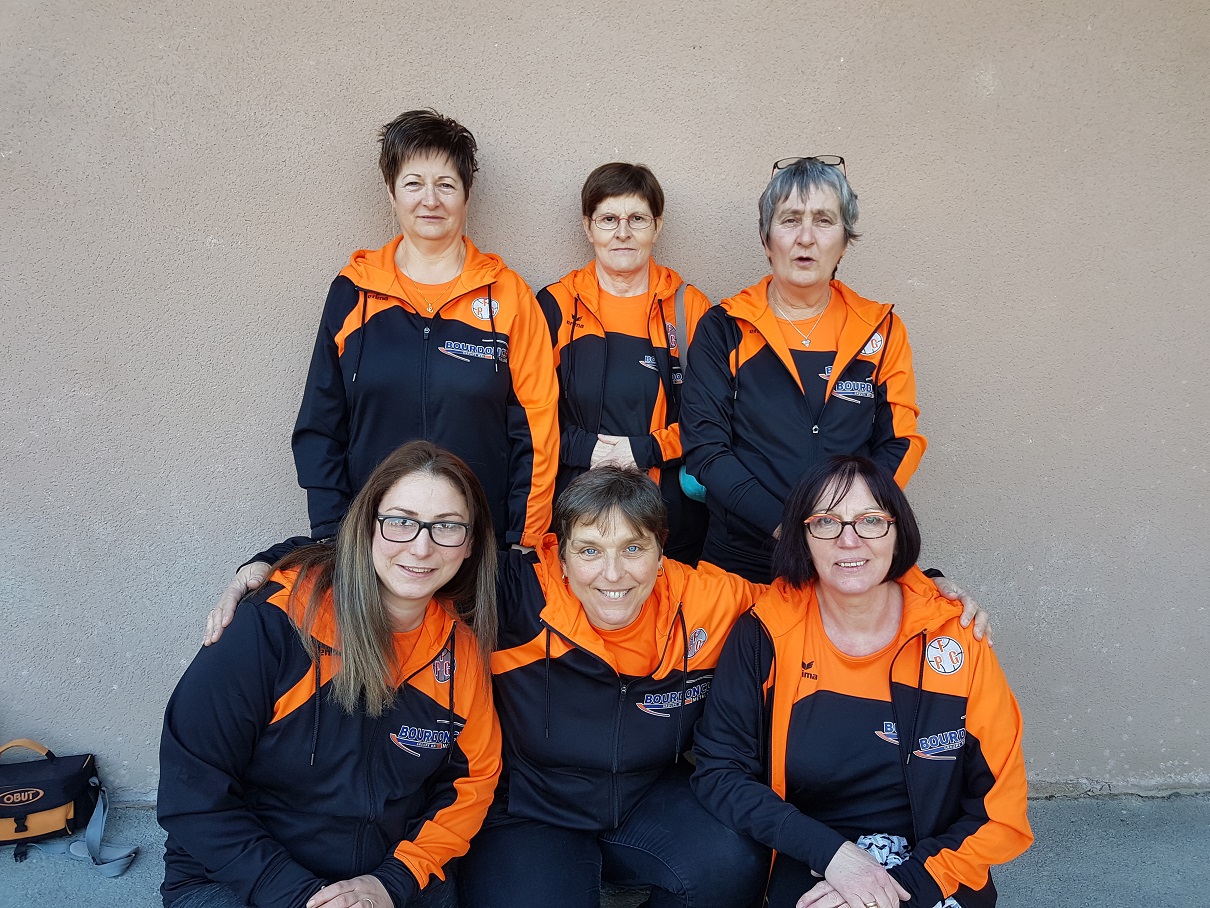 Les deux triplettes avec leur nouvelle tenue Les deux triplettes avec leur nouvelle tenue