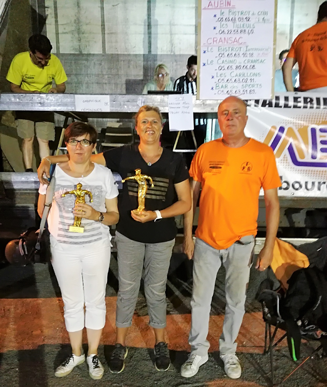 Le co-Président Bruno pour la remise des récompenses à Laure et Nathalie Le co-Président Bruno pour la remise des récompenses à Laure et Nathalie