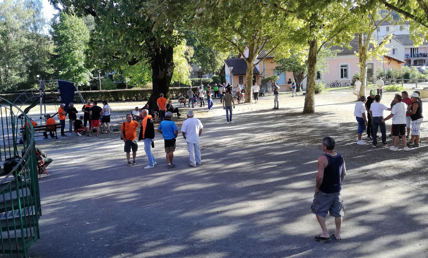 Le terrain de jeu ombragé Le terrain de jeu ombragé