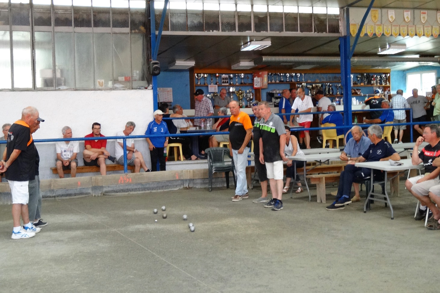 La triplette Bruno, Jean-Louis et Clément s'impose et assure la montée en division supérieure. La triplette Bruno, Jean-Louis et Clément s'impose et assure la montée en division supérieure.