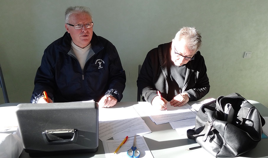 Christian et Robert enregistrent les licences