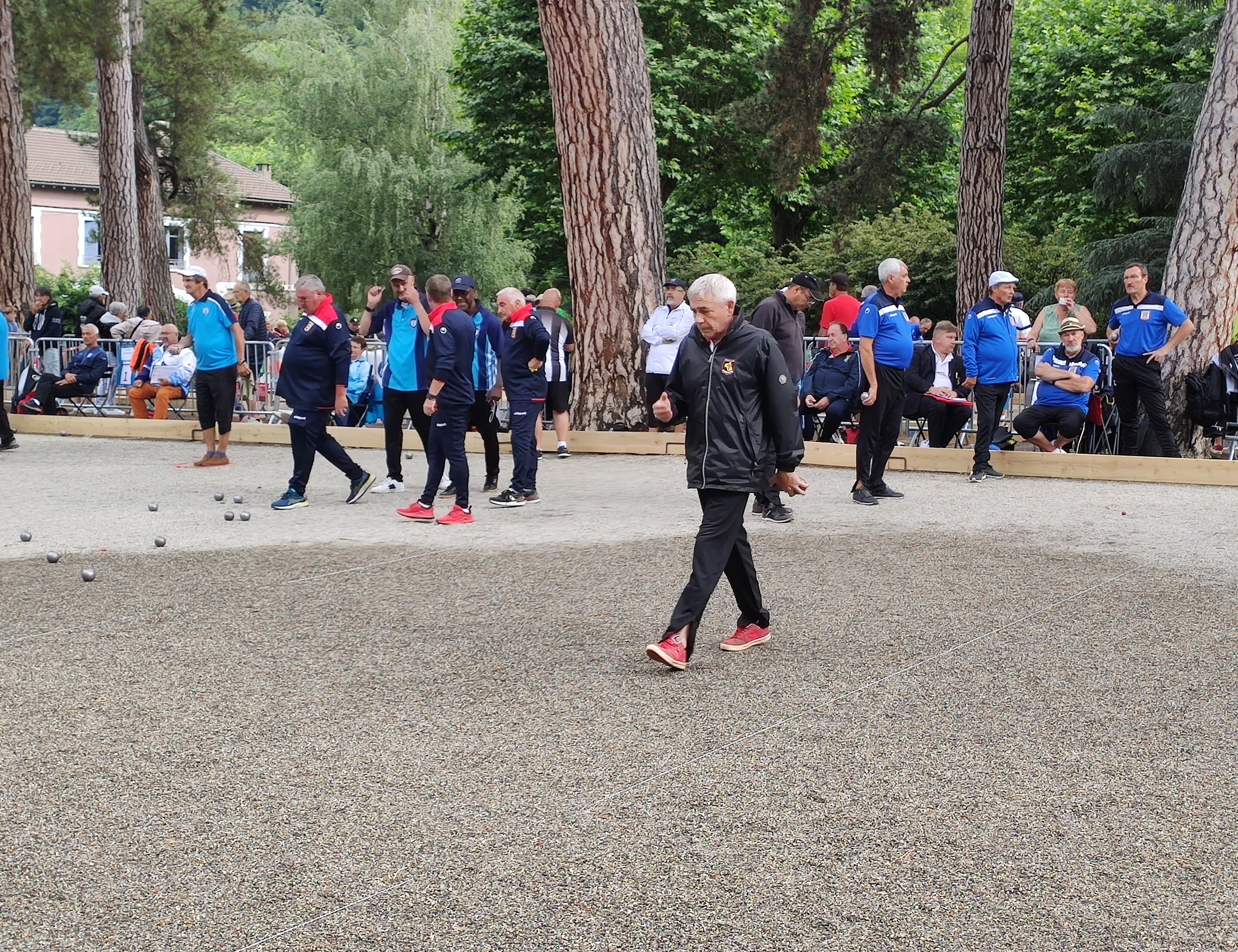 Partie de poule, Michel monte au rond Partie de poule, Michel monte au rond