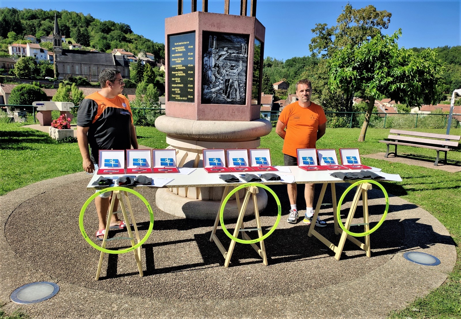 Les récompenses devant Romain et Benoit