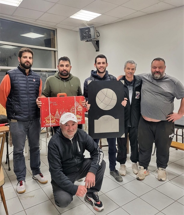 Les Vainqueurs avec l'arbitre Refrain Vaquinhas, Jérôme Daulhac et Mathieu Arjeau (Société Larnaudie) , Alexis Lacam (accroupi)