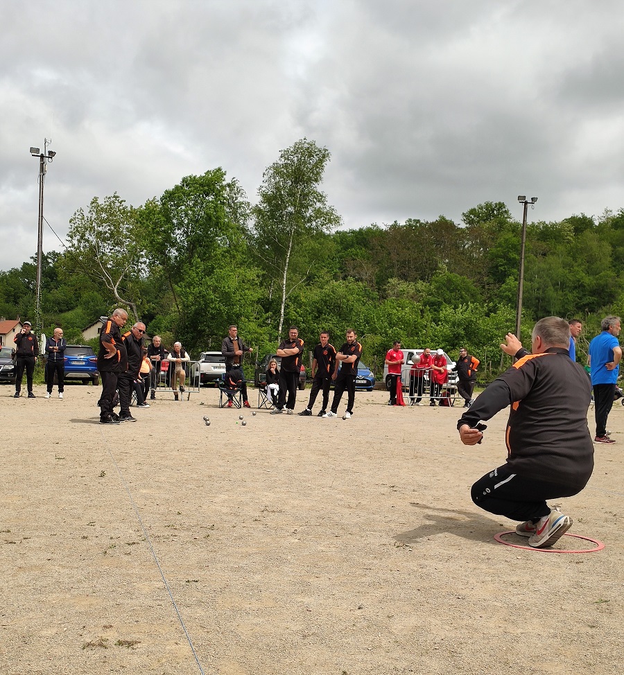 Partie qualificative Serge, Jean, Jean-Claude contre Antony, Romain, Simon qui l'emporte Partie qualificative Serge, Jean, Jean-Claude contre Antony, Romain, Simon qui l'emporte