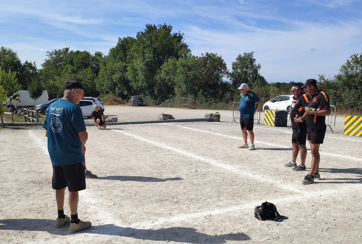 La triplette: Antoine, Michel, Jean-Marc La triplette: Antoine, Michel, Jean-Marc