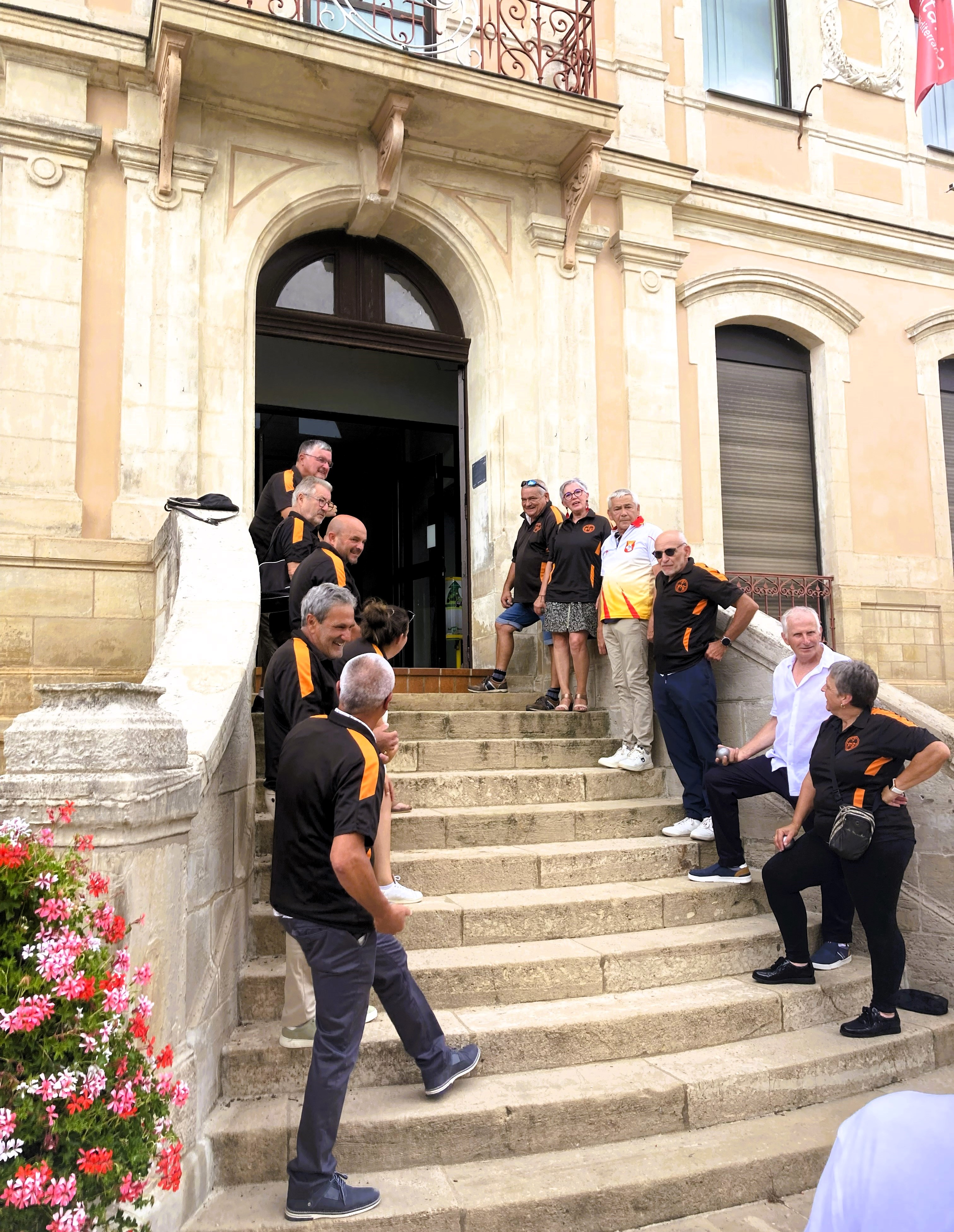 La haie d'honneur en attente ! La haie d'honneur en attente !