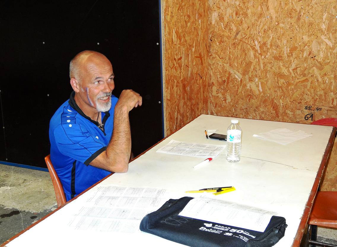 Eric Védrines à la table de marque, il veille aux grains...!