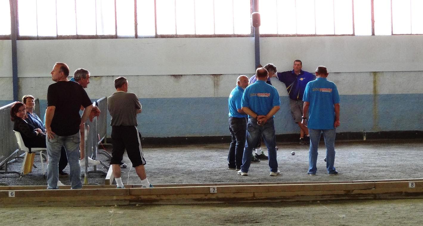 La deuxième triplette Henry, Manu et Bernard s'incline 13 à 10 La deuxième triplette Henry, Manu et Bernard s'incline 13 à 10