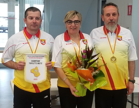 Le club premier de la classe triplette mixte ! Le club premier de la classe triplette mixte !