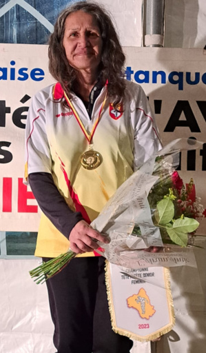 Encore une étoile verte et noire Encore une étoile verte et noire