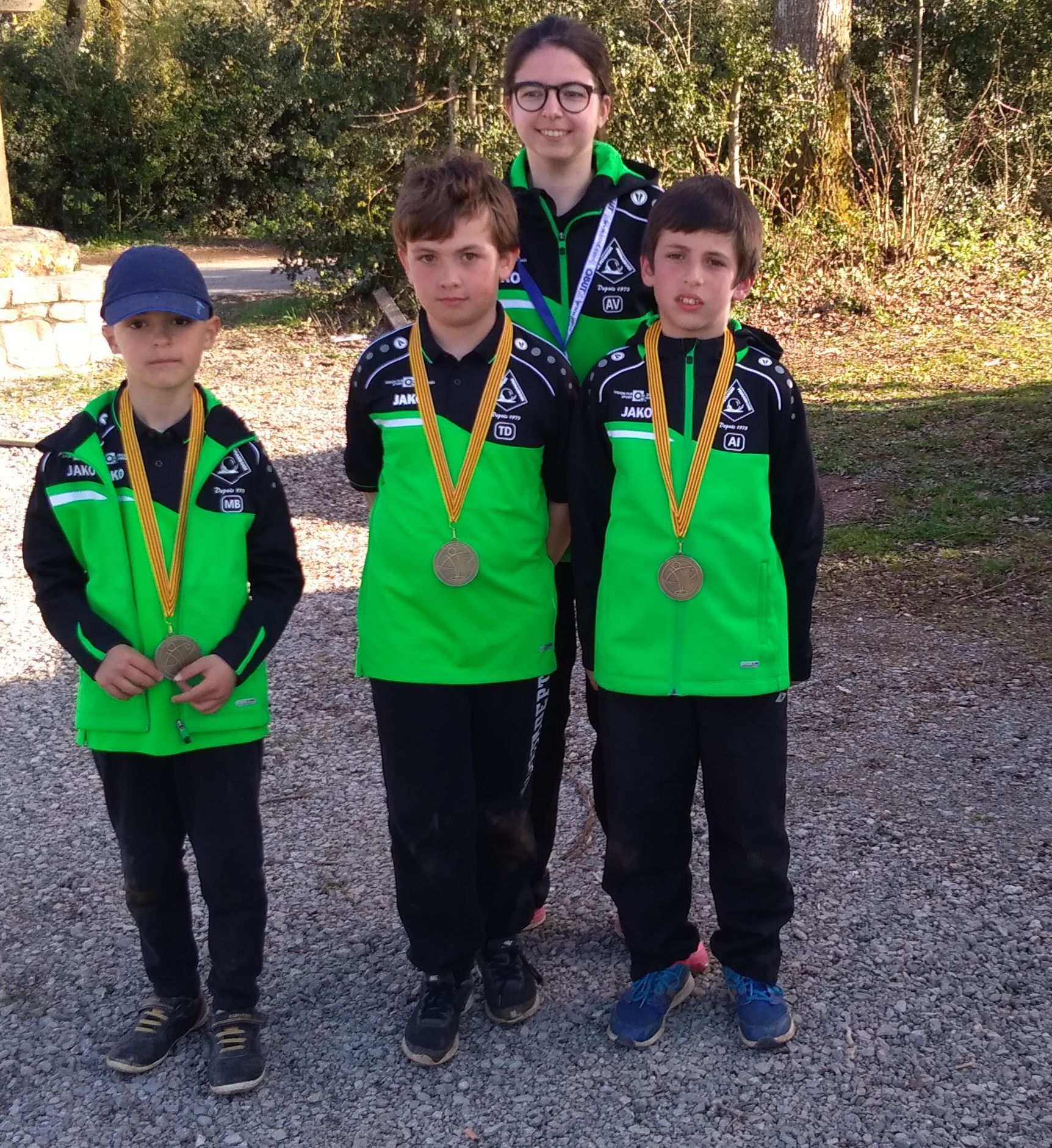 L'equipe des benjamins qualifié en minime avec leur coach AURELIE