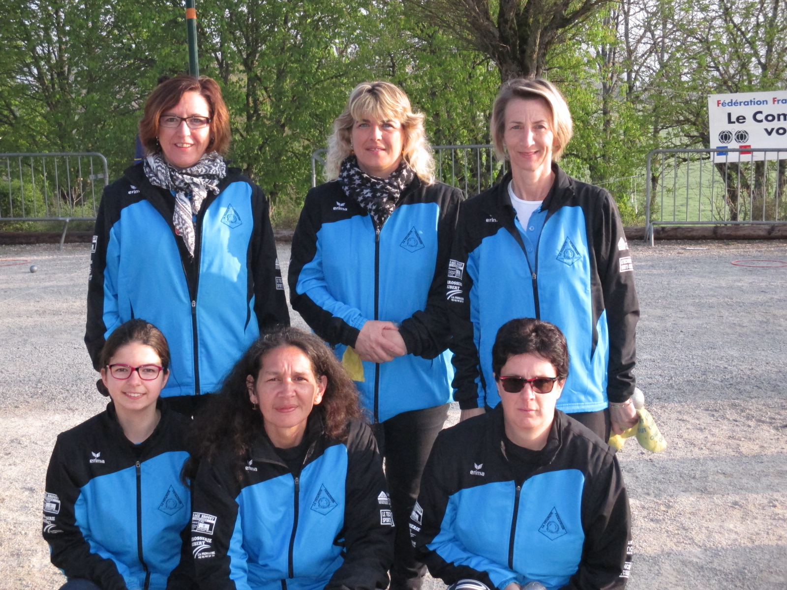 Les 2 équipes féminines avant la confrontation Primauboise