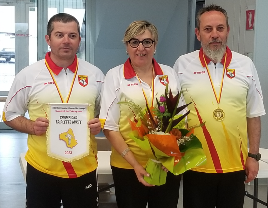 Le club premier de la classe triplette mixte ! Le club premier de la classe triplette mixte !