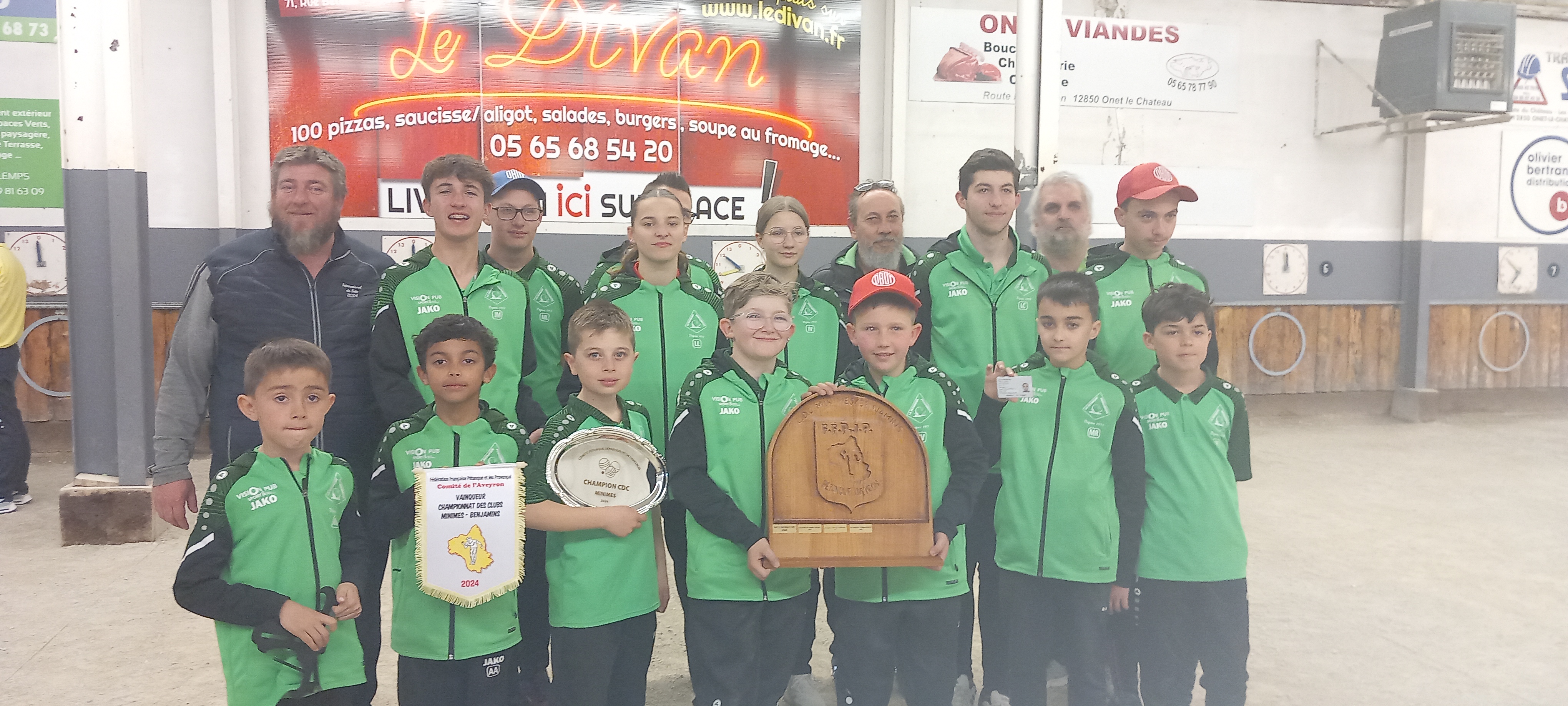 On a commencé la décoration de la cabane ! On a commencé la décoration de la cabane !