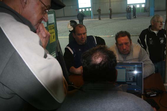 mais pourquoi Nyff a-t-il une petite auréole mais pourquoi Nyff a-t-il une petite auréole