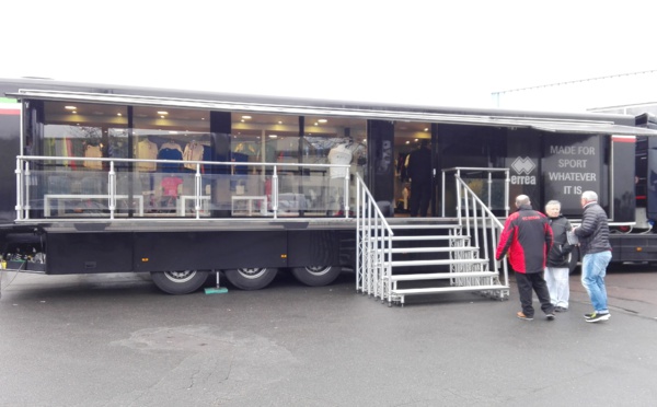 SPORT+ sponsor maillot des "gentleman's" recevait le camion vitrine de ERREA