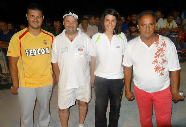 Alexandre PEIGNE et Anais LAPOUTGE face à Eric SIROT et William LAUROT lors du 3ème Souvenir Mario FOYOT à Capbreton. Alexandre PEIGNE et Anais LAPOUTGE face à Eric SIROT et William LAUROT lors du 3ème Souvenir Mario FOYOT à Capbreton.